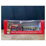 1/16 Farmall 560 Demonstrator w/Gold Plow 2008 NFTM NIB Ertl