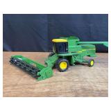 1/24 John Deere Titan Combine Ertl