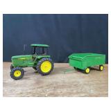 1/16 John Deere 2550 + Chuck Wagon Ertl