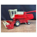 1/24 IH 915 Cpmbine Ertl