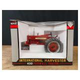 1/16 Farmall 450 2002 Red Power NIB SC
