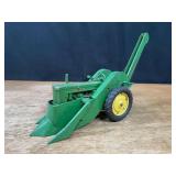 1/16 John Deere 60 w/Picker Ertl