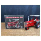 1/16 IH 756 1996 Farm Show NIB Ertl