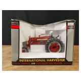 1/16 Farmall 350 NIB SC