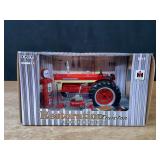 1/16 Farmall 460 Restoration NIB Ertl