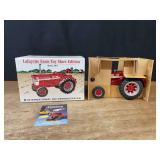 1/16 IH 560 Demonstrator 2001 Lafayette NIB Ertl