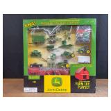 1/64 John Deere Farm Play Set NIB Ertl
