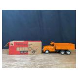1/16 IH Hydraulic Dump Truck NIB Eska
