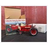 1/16 Farmall 450 Demonstrator 2002 Lafayette NIB SC