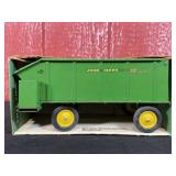 1/16 John Deere 112 Chuck Wagon NIB Ertl