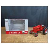 1/16 Farmall Super MD NIB Ertl