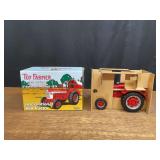 1/16 IH 660 1999 NFTS NIB Ertl