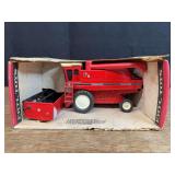 1/32 IH Combine NIB Ertl