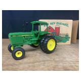 1/16 John Deere 4250 1982 NFTS NIB Ertl