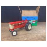 1/16 Farmall 560 w/Duals 1978 NFTS NIB Ertl