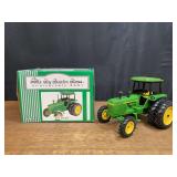 1/16 John Deere 4040 2001 TTT NIB Ertl