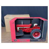 1/8 Farmall 806 NIB SM