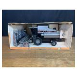 1/24 Gleaner R62 Combine NIB SM