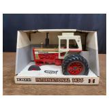 1/16 IH 1456 Gold Demonstrator NIB Ertl