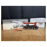 1/34 International 4400 Digger Derrick Truck NIB 1st Gear