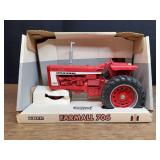 1/16 Farmall 706 NIB Ertl