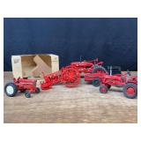 (5) 1/16 + 1/32 IH Tractors