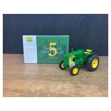 1/16 John Deere 620LP Collectors Center NIB Ertl
