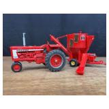 (2) 1/16 Farmall 706 + IH Mixer Mill Ertl