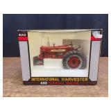 1/16 Farmall 450 NIB SC