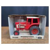 1/16 IH 1568 NIB Ertl