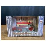 1/16 Farmall 460 Restoration NIB Ertl