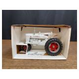 1/16 Farmall M Demonstrator 2002 100 Years NIB SM