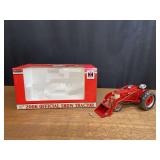 1/16 Farmall 350 w/Loader 2006 Pork Expo SC