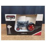 1/16 Farmall F12 2000 Open House NIB SM