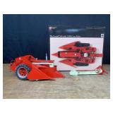 1/16 Farmall 560 w/Picker Precision Ertl