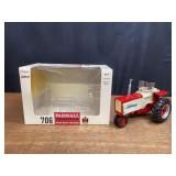 1/16 Farmall 706 NIB Ertl