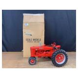 1/8 Farmall M 1995 FPS NIB SM