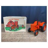 1/16 Case 500 1985 NFTS NIB Ertl