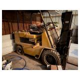 Cat 8,000 Lb Fork Lift