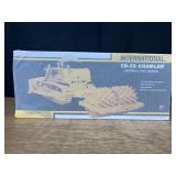 1/25 IH TD-25 Crawler w/Sheep