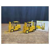 (2) 1/25 Caterpillar V Series Forklift Gescha
