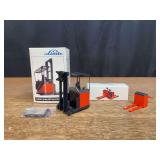(2) 1/25 Linde Forklifts NIB Conrad