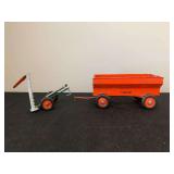 (2) 1/16 Case Wagon + New Idea Mower