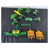 (10) 1/64 John Deere Ertl