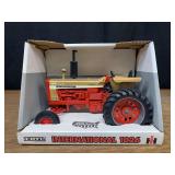 1/16 IH 1026 Gold Demonstrator NIB Ertl