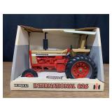 1/16 IH 826 Gold Demonstrator NIB Ertl