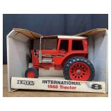 1/16 IH 1568 NIB Ertl