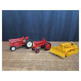 (3) 1/16 IH 544, 140, T-340 Crawler Ertl