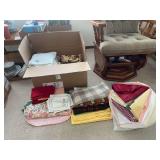 Table linens, placemats, napkins, etc