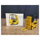 1/25 Caterpillar M508 Electric Forklift NIB NZG